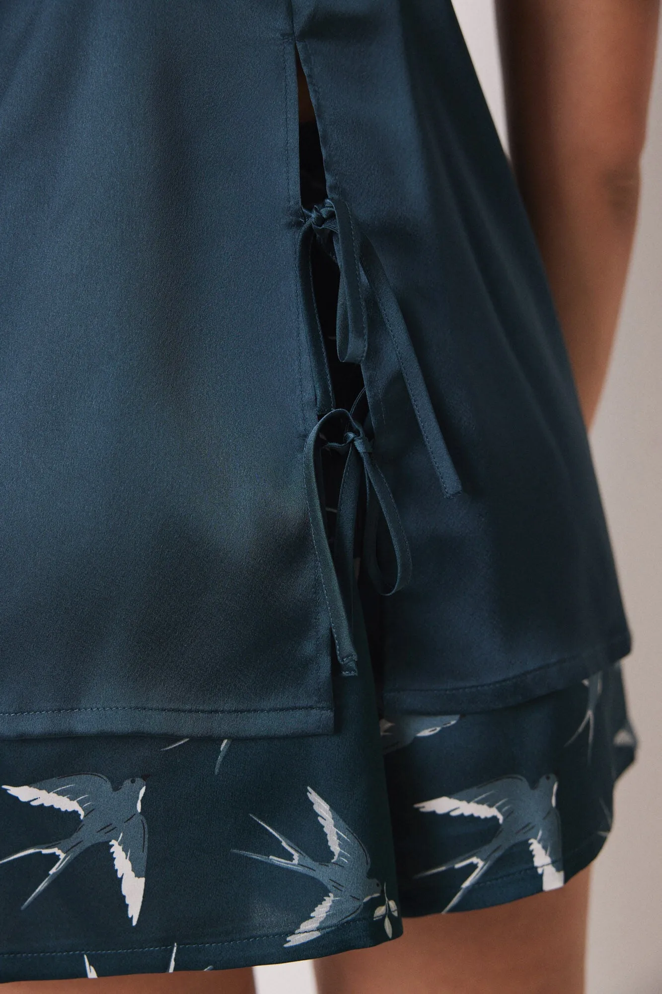 Short satin pajamas with bird print
